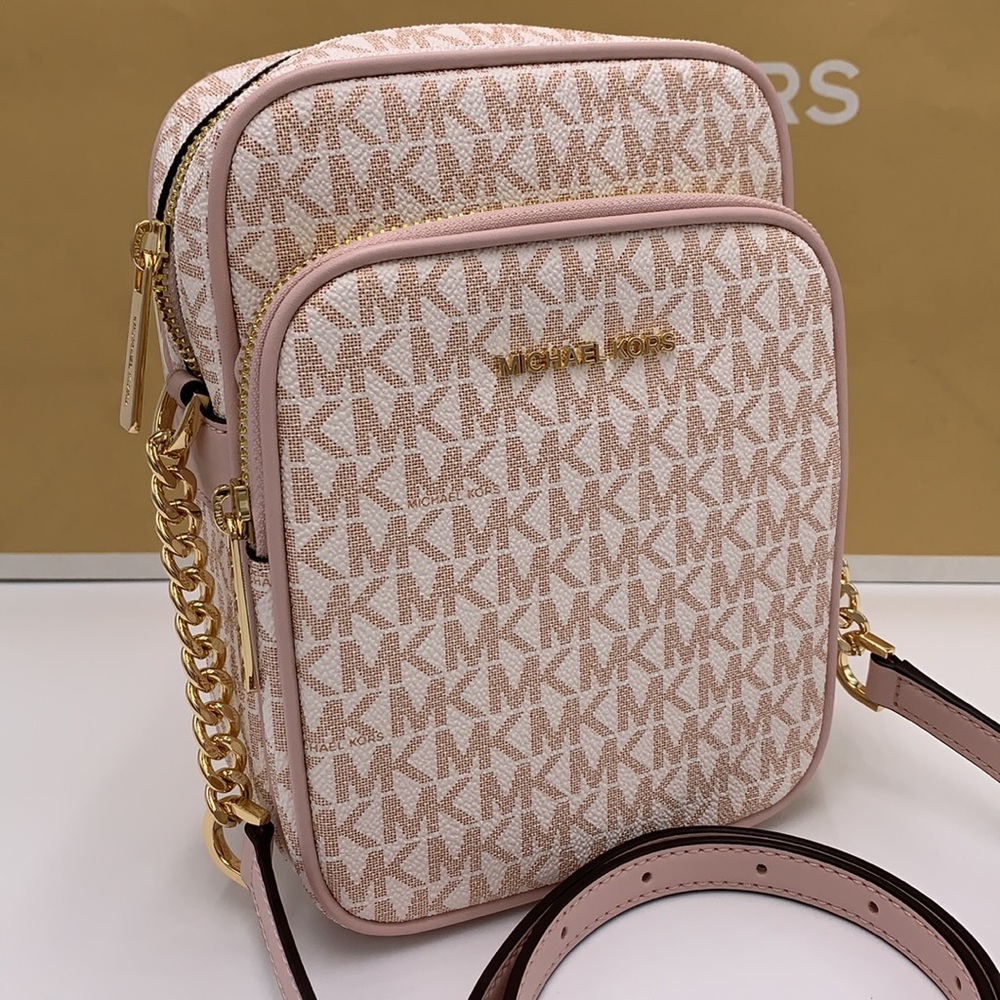 MICHAEL KORS
Jet Set Travel Md Signature Logo Crossbody
OPTIC WHITE/RS GOLD
NWT - Picture 3 of 16